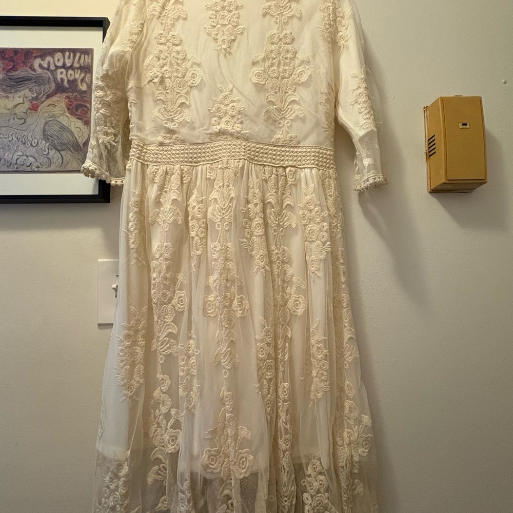 Elegant Cream Lace Dress